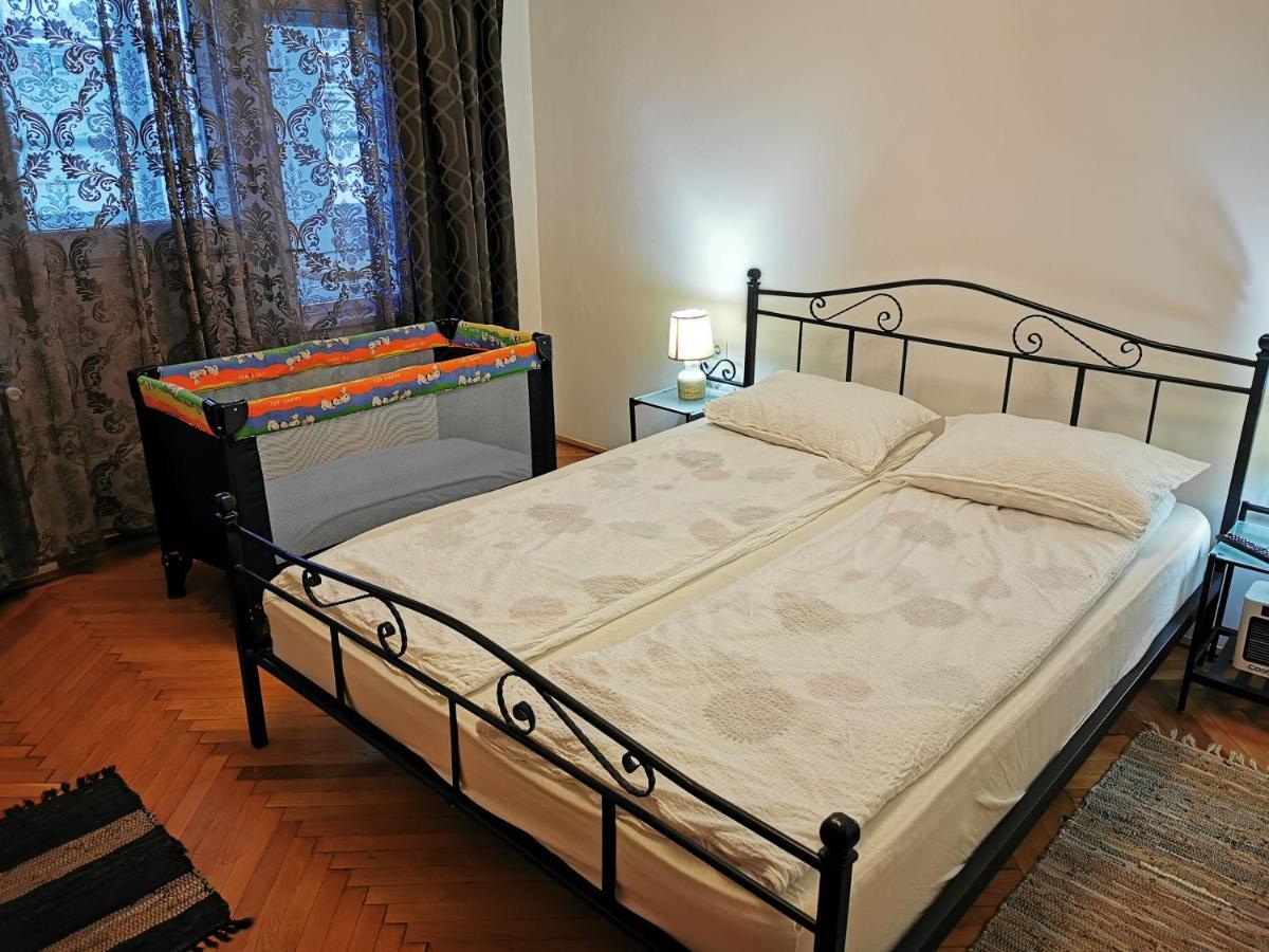 Apartament Hunter Lägenhet Cluj-Napoca Exteriör bild